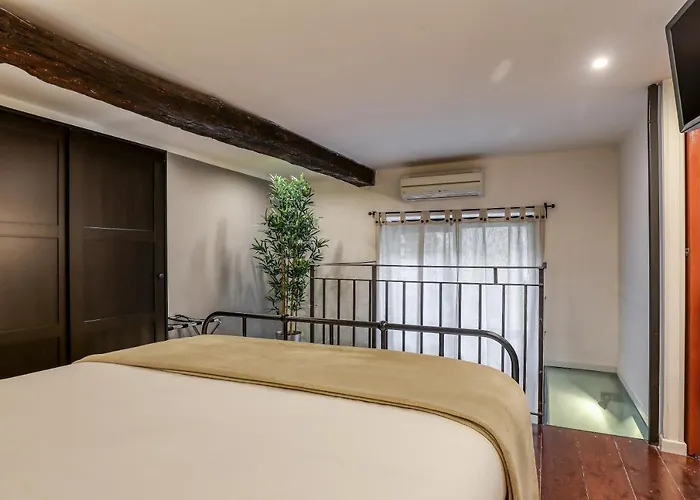 Atrhome - Canova Urban Space Apartment