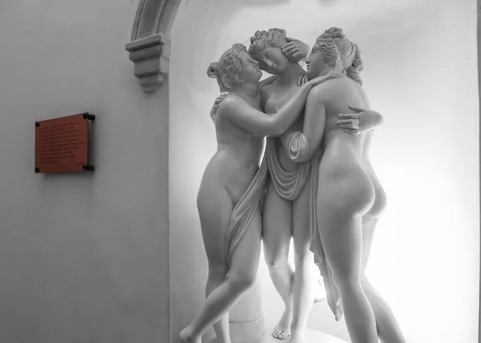 Atrhome - Canova Urban Space Apartment